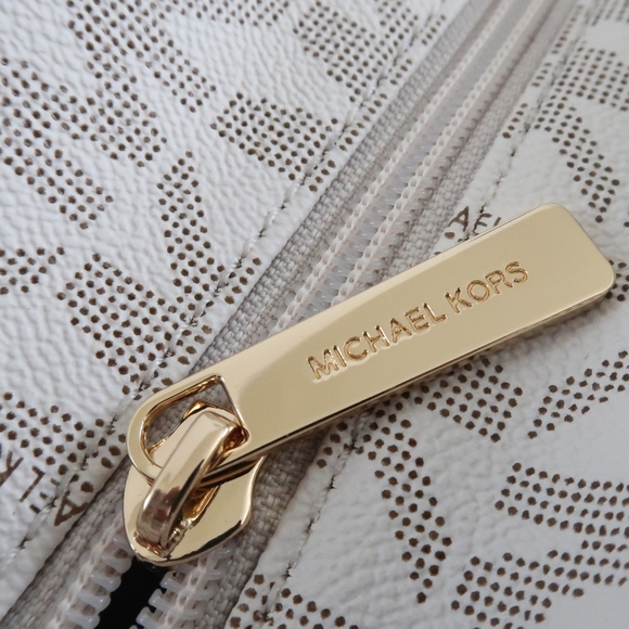 SOLD!!!🌼Michael Kors Jet Set Travel Tote Vanilla - Picture 10 of 15